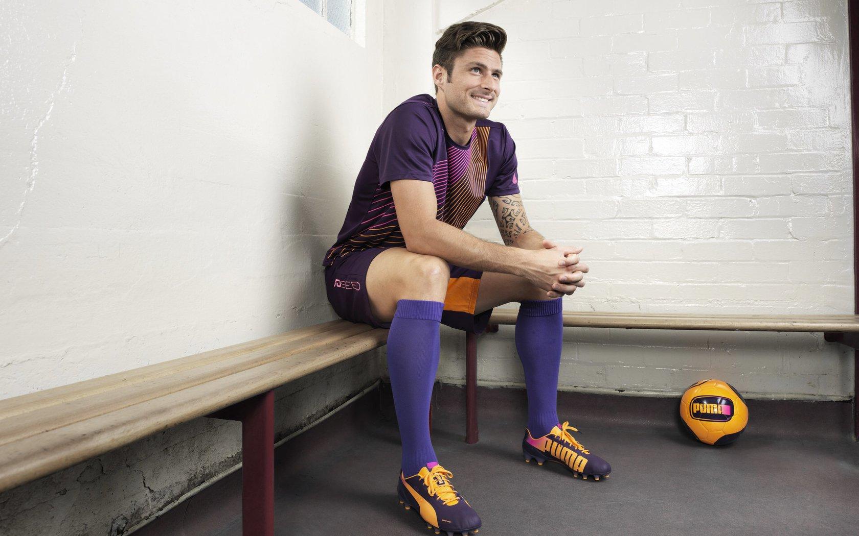 曼联官方社媒致敬贝克汉姆，传奇球衣见证爵位加冕，足球绅士当之无愧