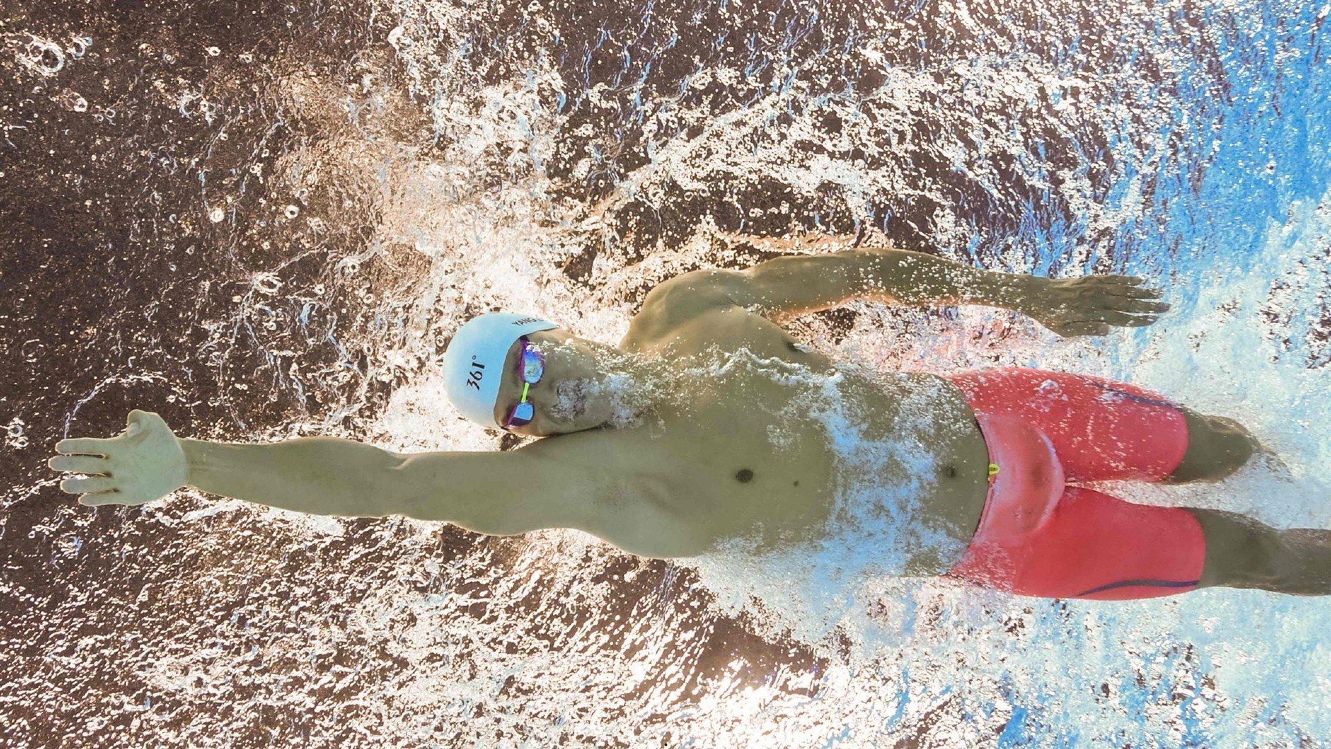 国足半场0-1日本,控球射门全面落后,逆境中暴露攻防难题