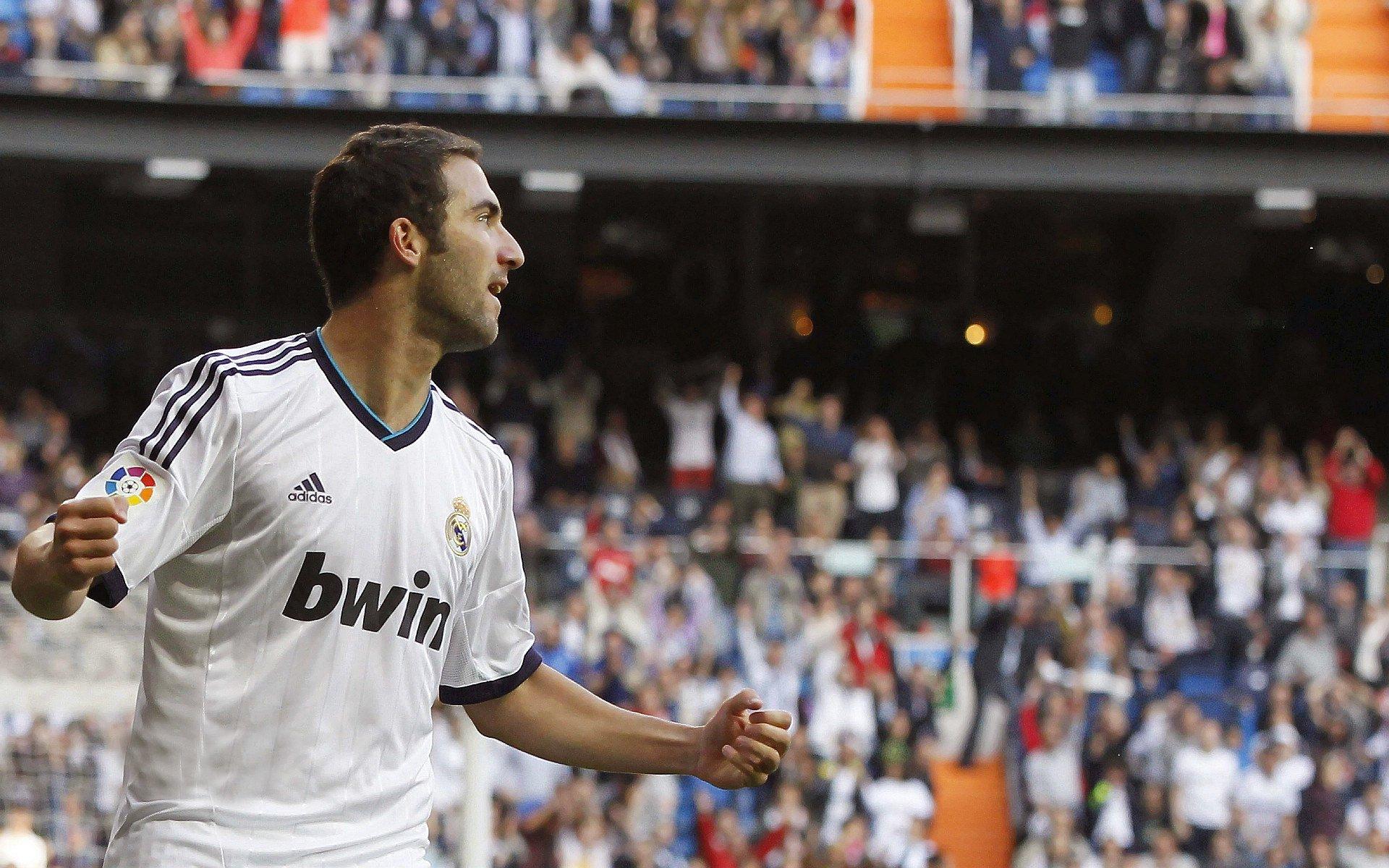 曼联困局，拉什福德转会市场遇冷，高薪成障碍，俱乐部或需承担半数工资